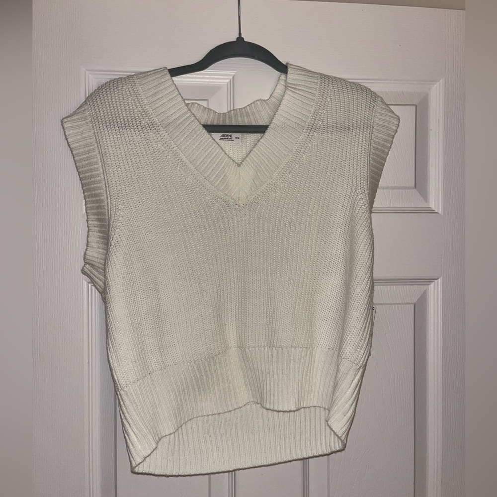 Ardene white sweater vest - Size Medium